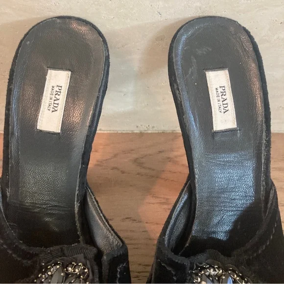 Prada, vintage, velvet and rhinestone high heel - Picture 2 of 7